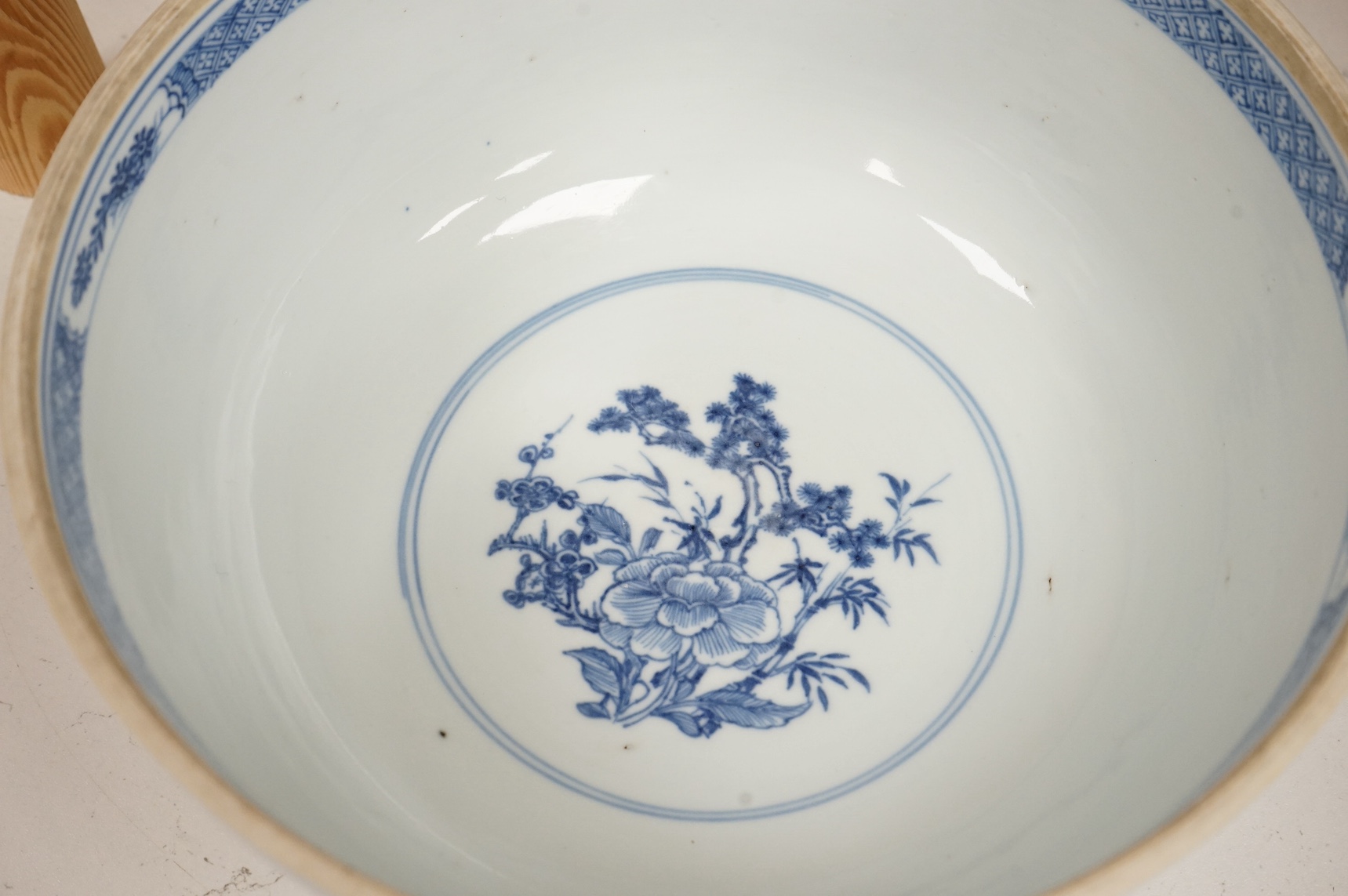 A Chinese blue and white bowl and cover, Qianlong period